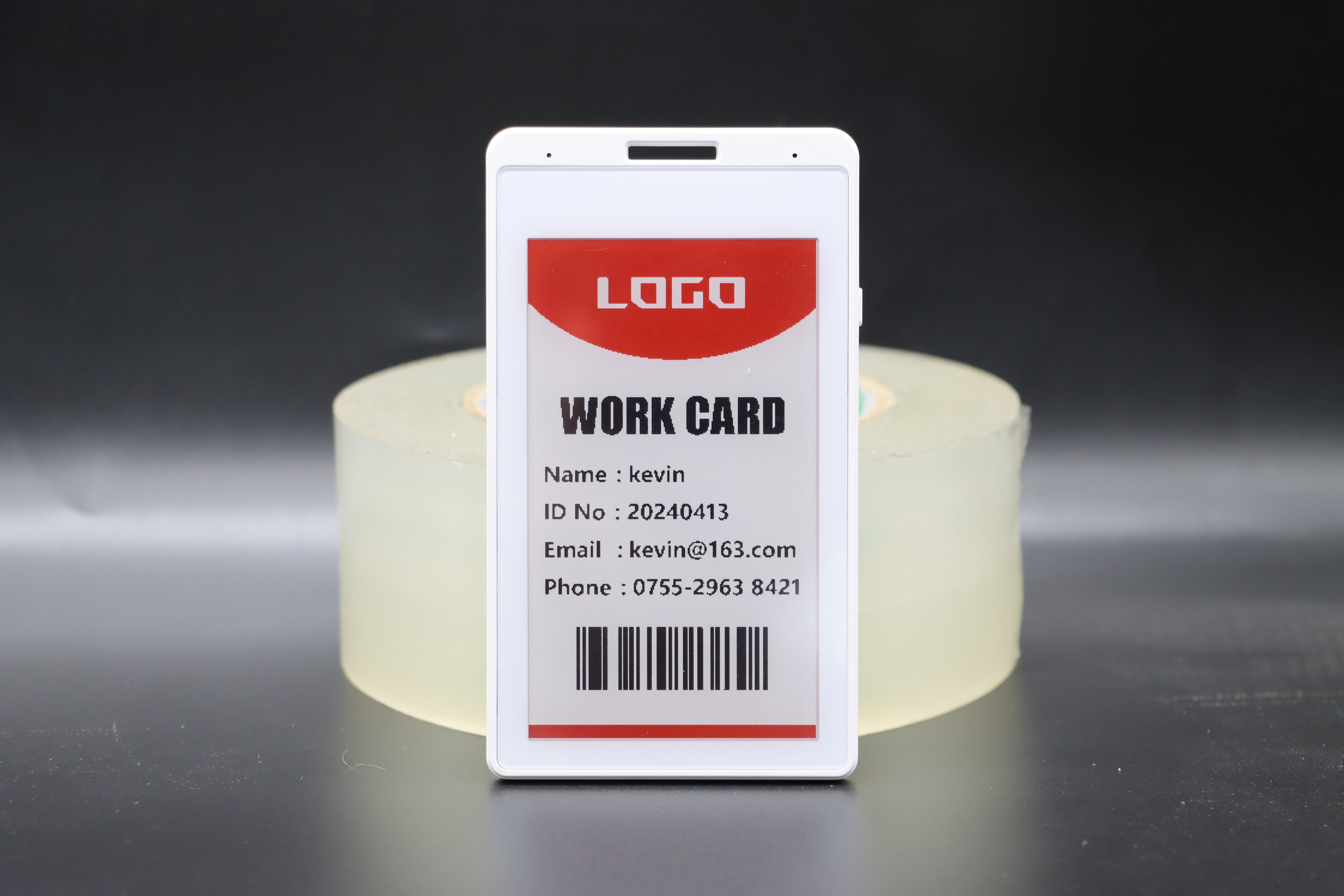 Reinvente su identidad con la insignia inteligente de tinta electrónica