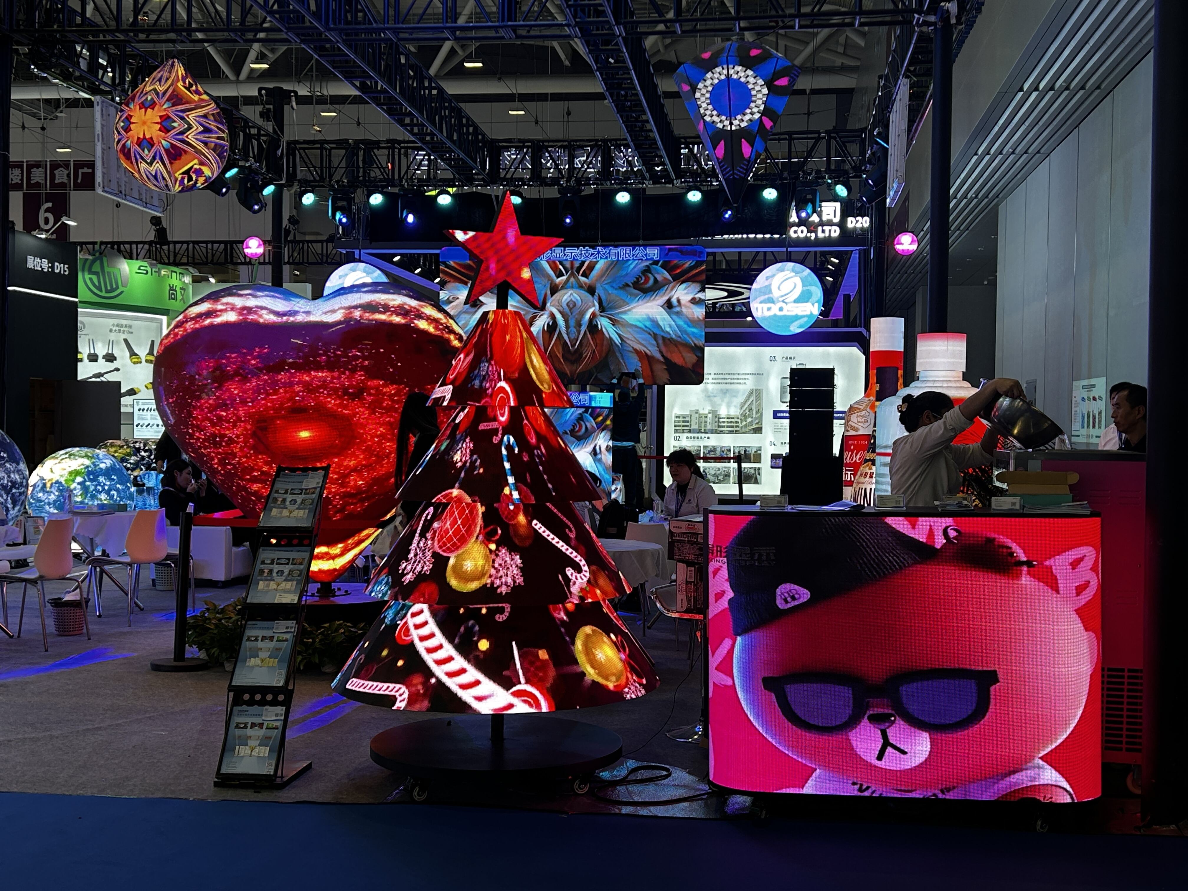 Өндөр нөлөө бүхий наадмын модны гэрэл зургийн LED дэлгэцийн зураг