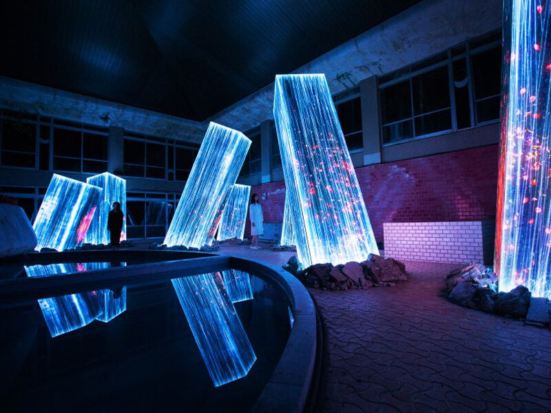 Irregular “Fragmented” LED Photo Walls From Display to Spatial Storytelling.jpg