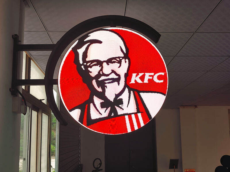 Artistic Visions Unleashed: Circular LED Screens as Dynamic Creative Canvases