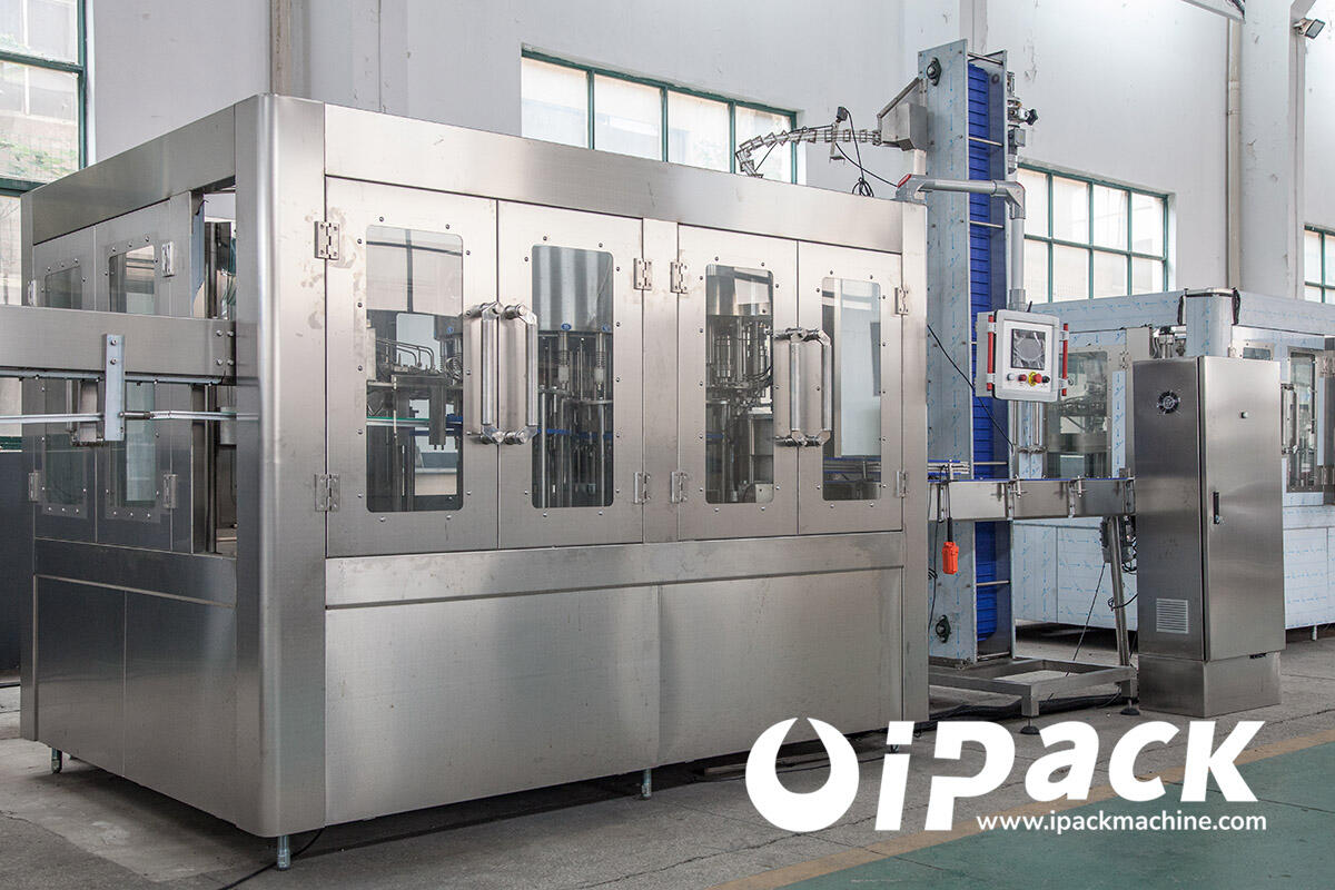 Şişe Su Makinesi: Güvenli ve Etkin İçecek Dolum Hatları için Paslanmaz Çelik Yapı ve Çoklu Püskürtmeli Temizlik