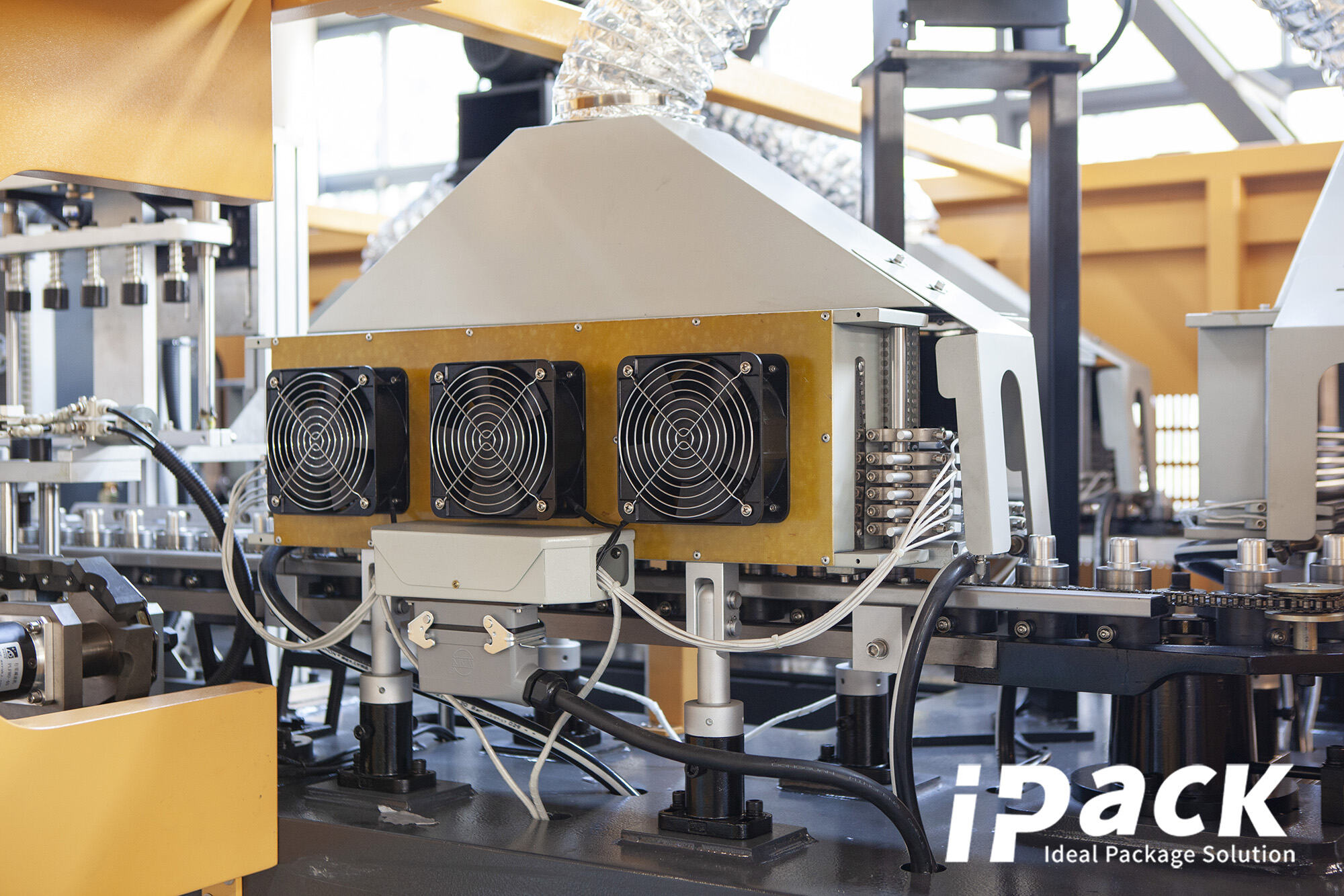 Macchina completamente automatica per la produzione di bottiglie di plastica: attrezzatura ad alta velocità per bottiglie PET per bevande, settore farmaceutico e cosmetico