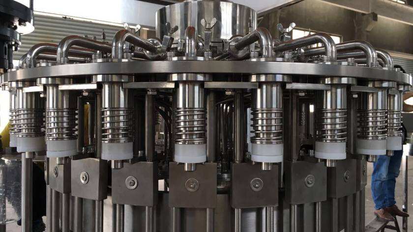 Pure water filling machine adopts high speed filling valve, accurate liquid level without liquid loss.