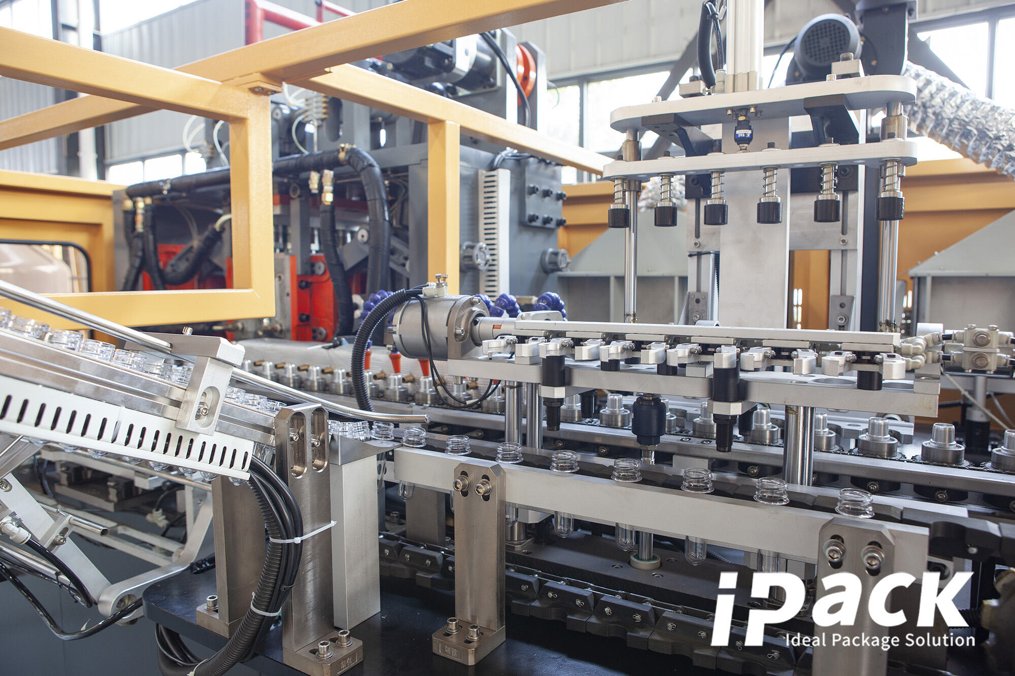 Pet Bottle Molding Machine: Suitable for Carbonated Drinks, Cosmetics & Daily Chemical PET Bottles 