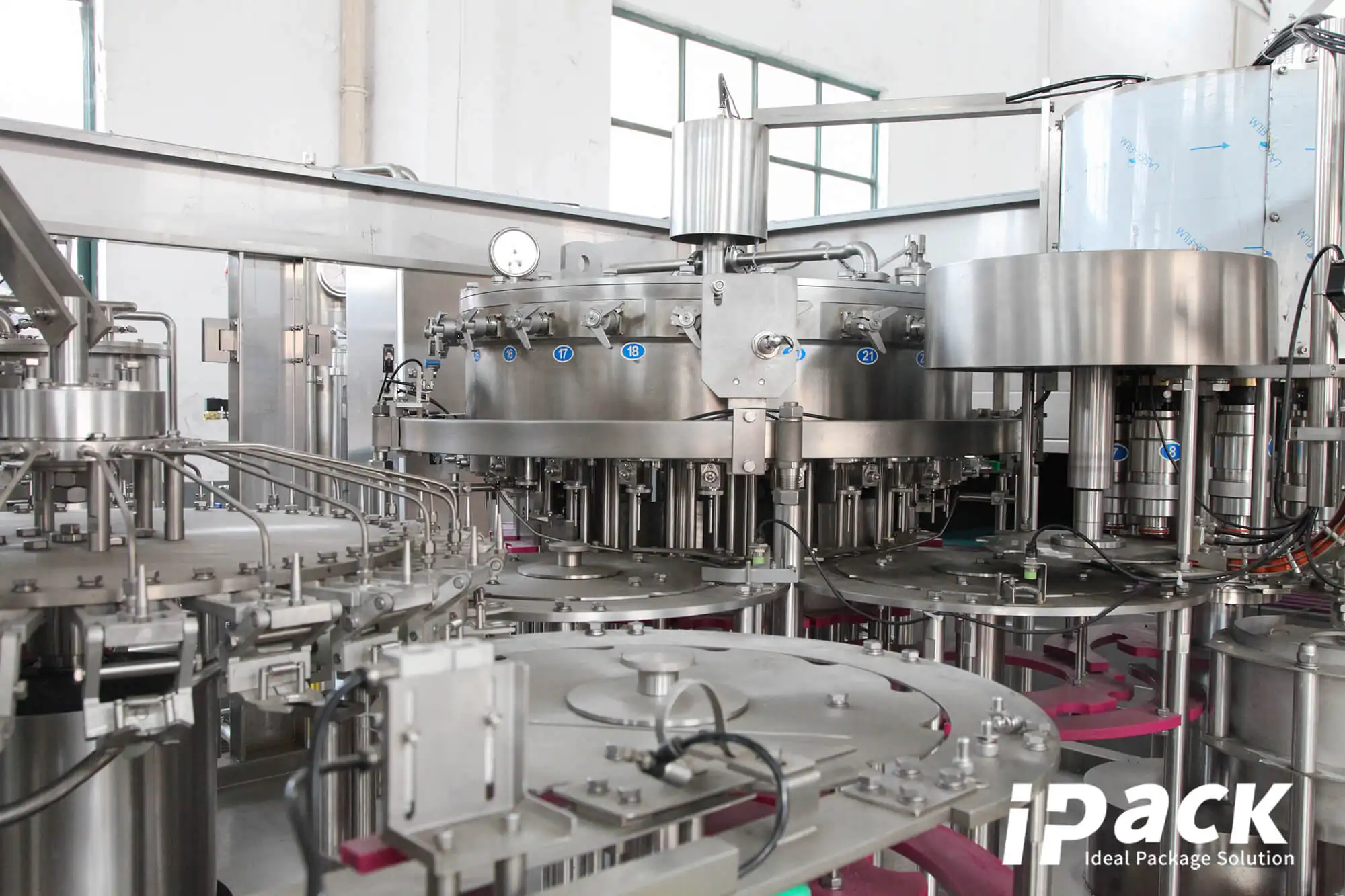 Come migliorare l’efficienza con una moderna macchina per il riempimento di bevande gassate