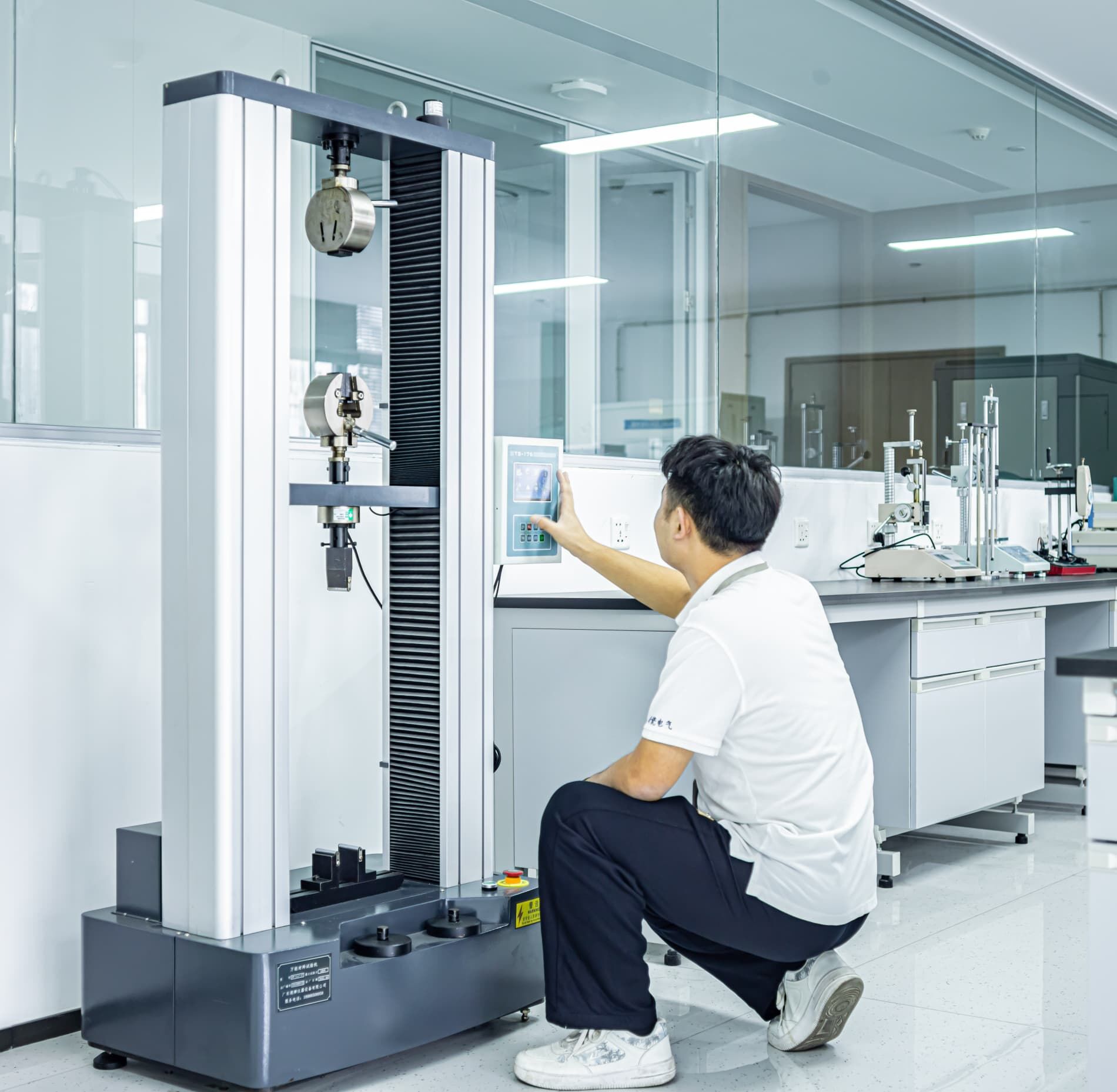 ব্যাপক পণ্য উদ্ভাবন এবং স্মার্ট প্রযুক্তি একীভূতকরণ