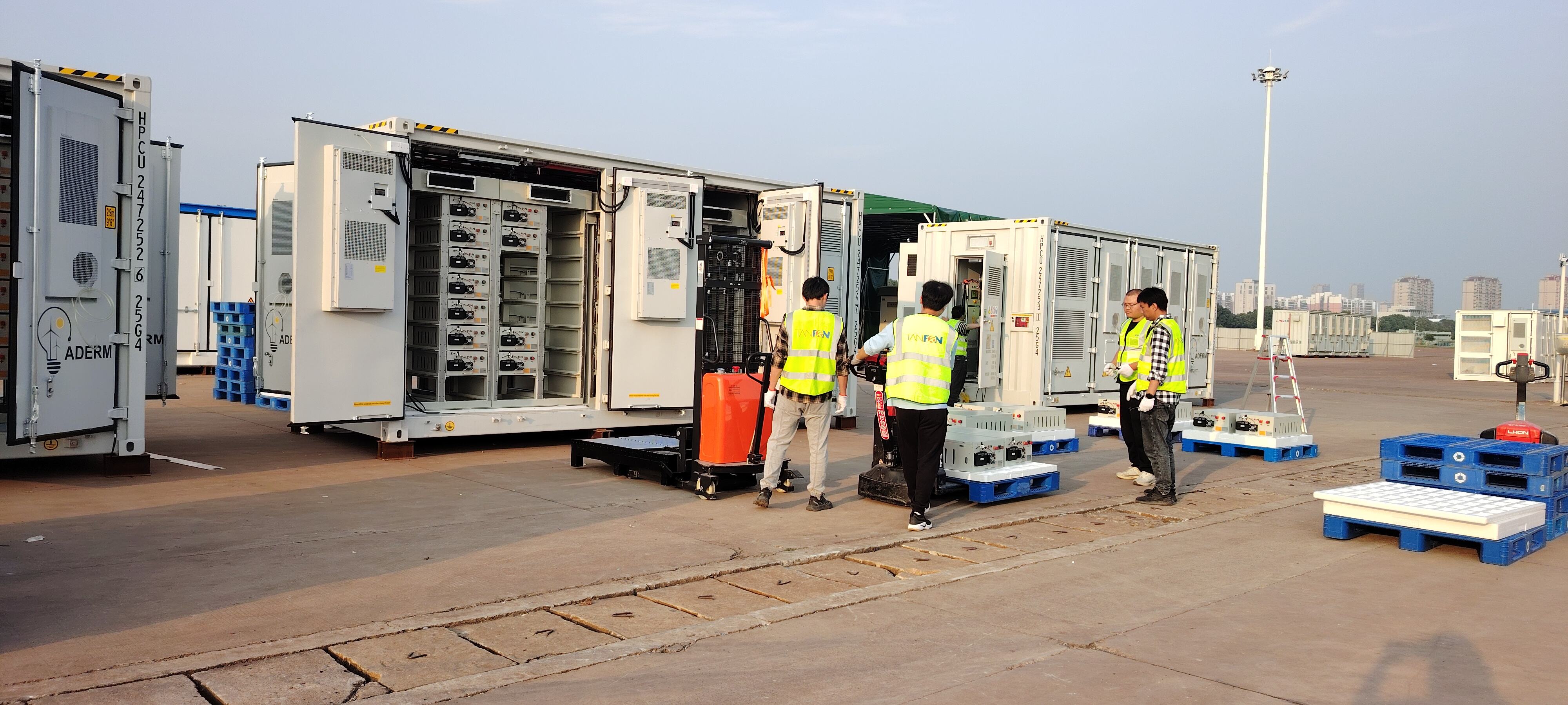 Renforcez vos besoins énergétiques avec notre système solaire équipé d’une batterie de stockage de 100 kWh