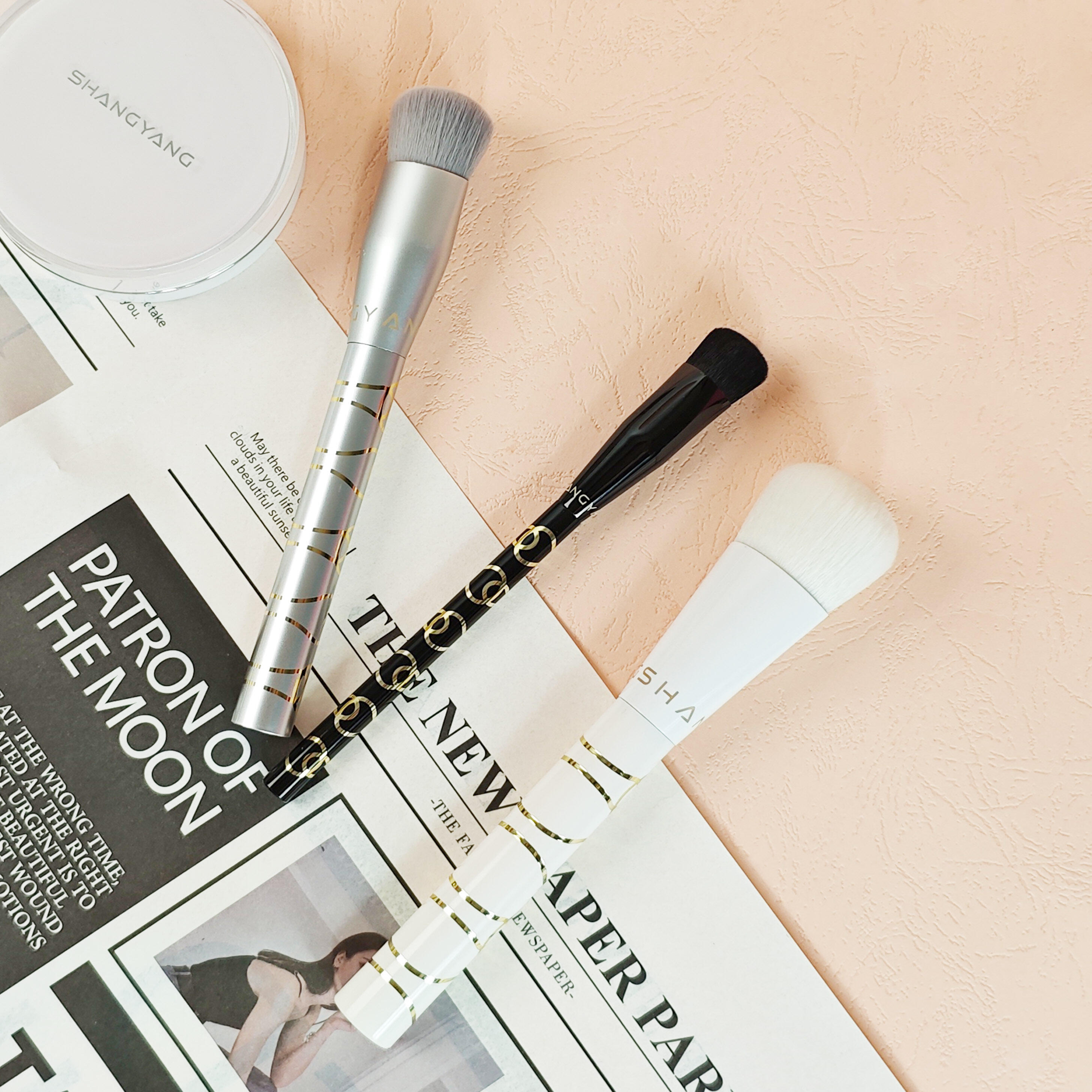 Yhteistyö luotettavan huulipensselintoimittajan kanssa: mitä tulee tietää