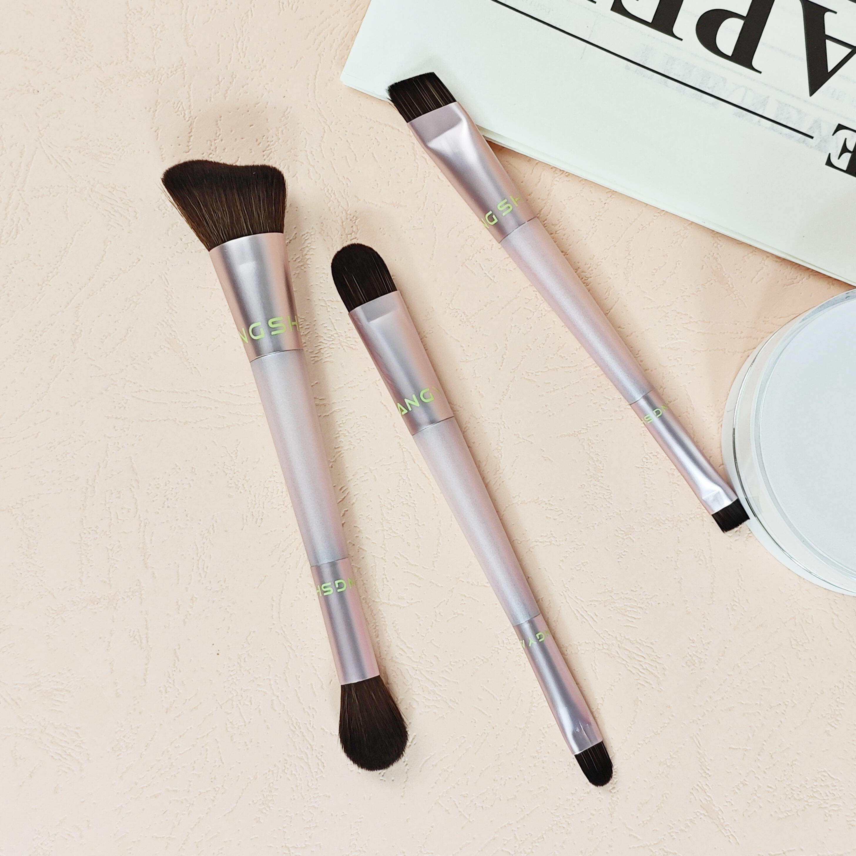 Dlaczego dobór materiału jest kluczowy w produkcji pędzli do ust