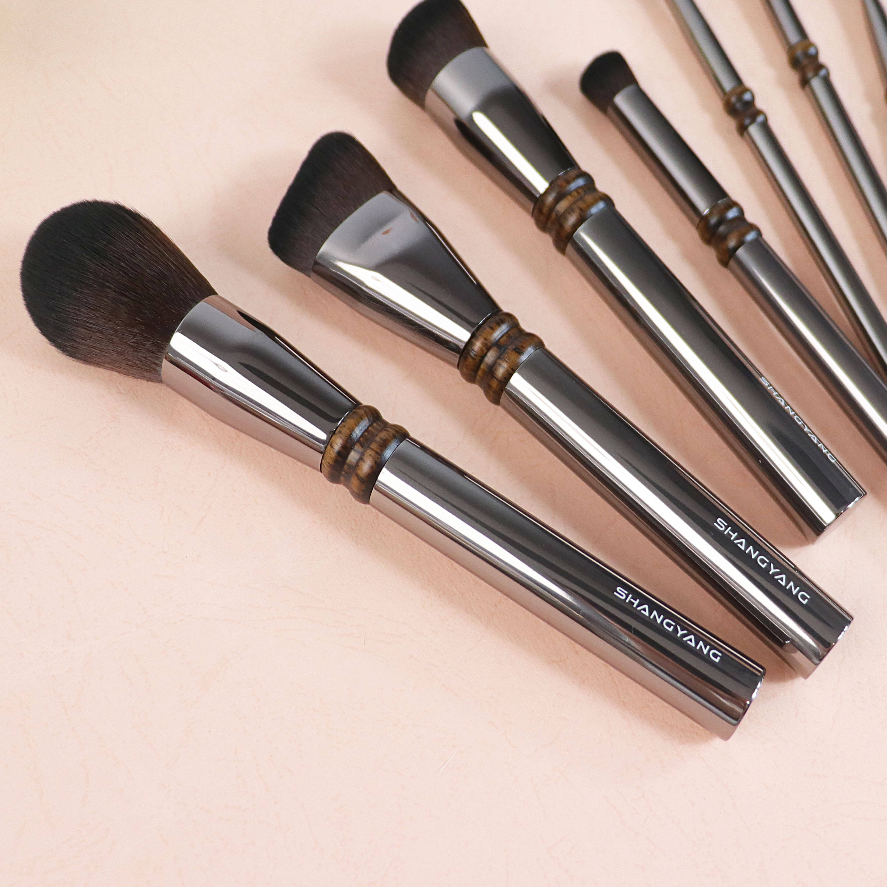 PEARLESCENT SHIMMERS SEASHELL BRUSH SET