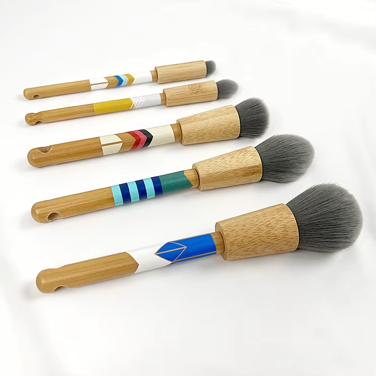 Die wesentlichen Makeup-Bürsten, die jeder Schönheitseiferer braucht