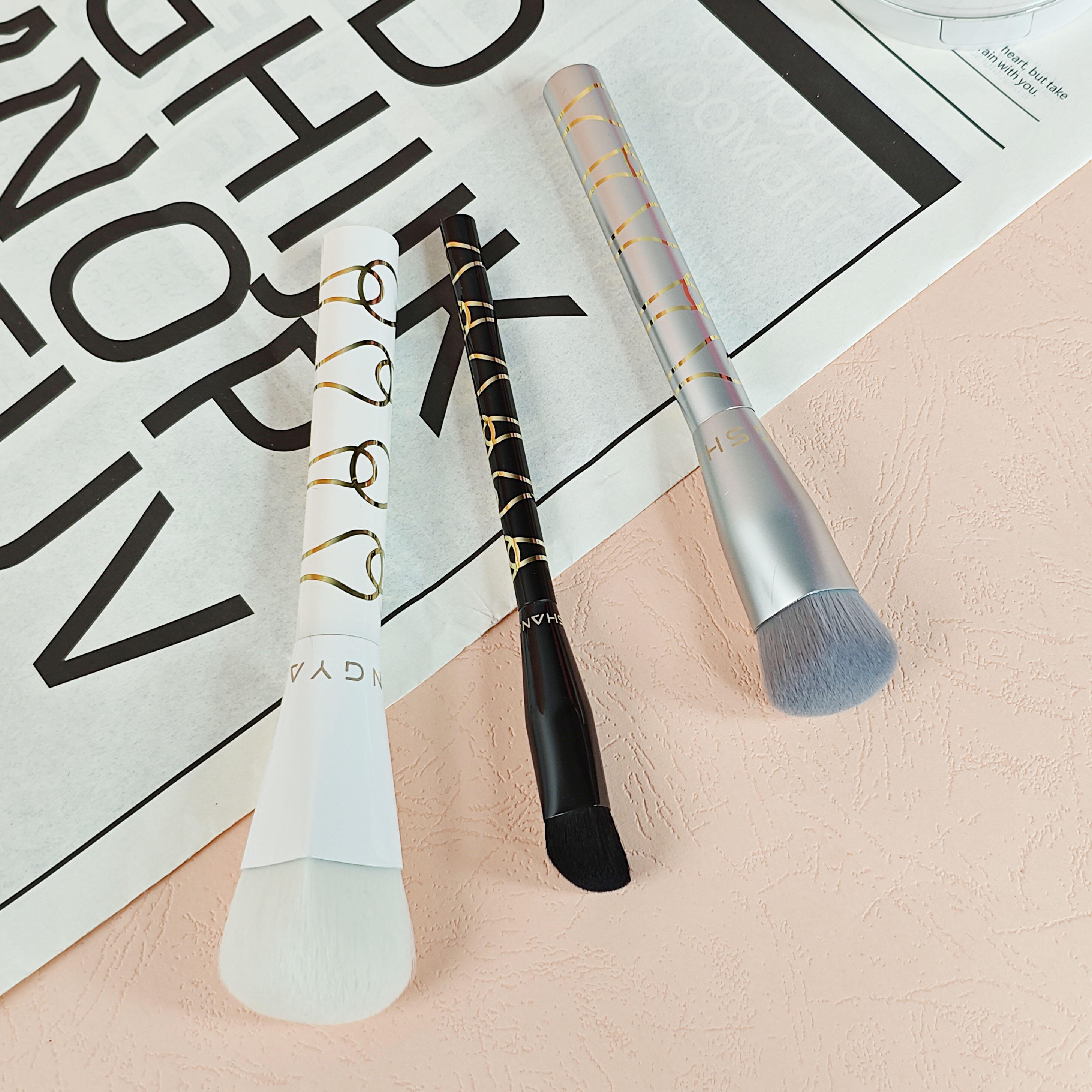 Suutariharrasten suunnittelun trendit nykyaikaisissa meikkikokoelmissa