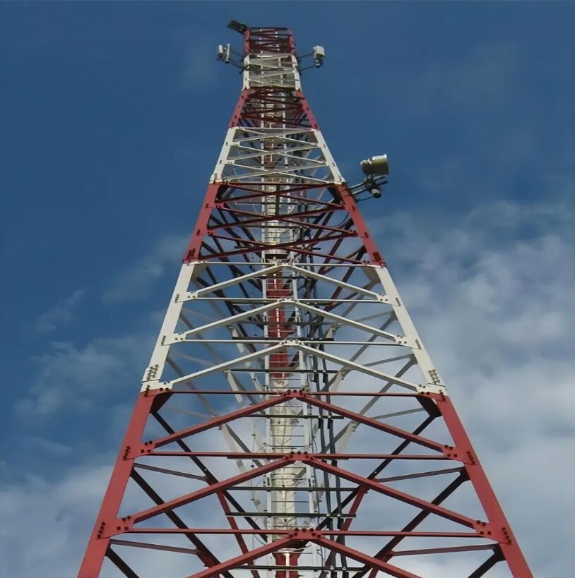 Ce avantaje structurale fac din turnul cu structură reticulată o soluție ideală pentru aplicații înalte și de mare sarcină?