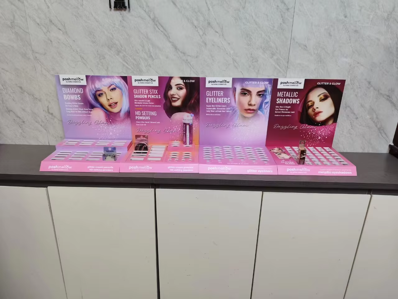 Apache Custom Desktop Acrylic Display Stand Countertop Lipstick Cosmetics Rack for Cosmetic Stores Customized Display Rack manufacture