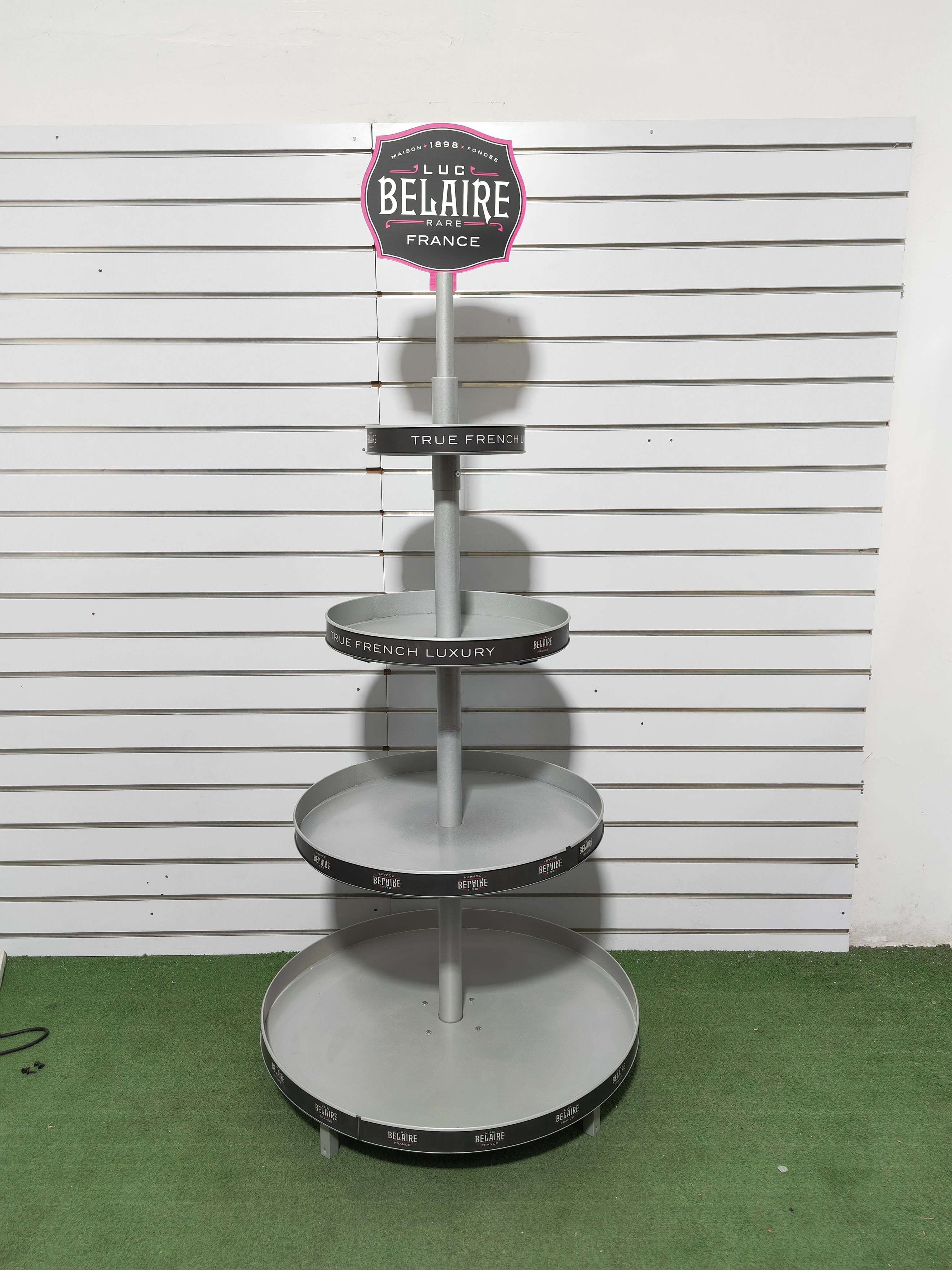 The Strength of Metal Display Racks for Heavy Products