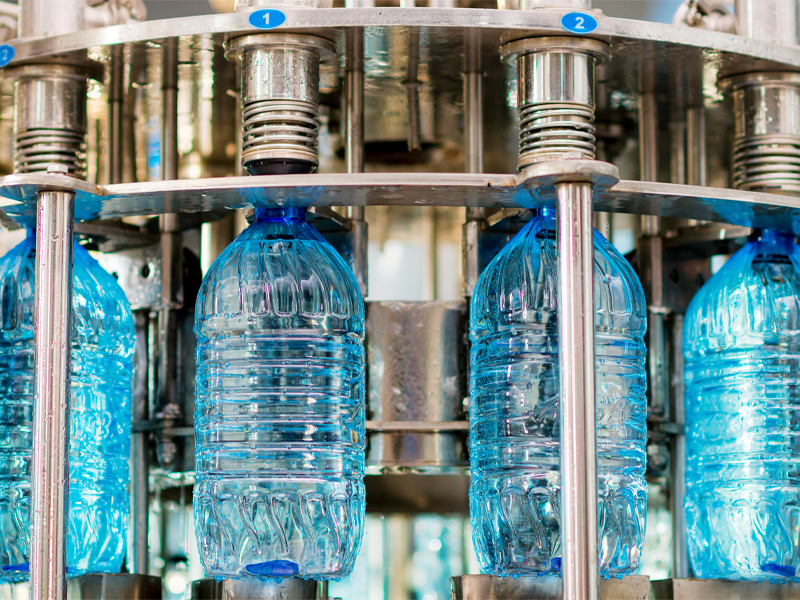 How to select a water bottle filling machine for square PET bottles