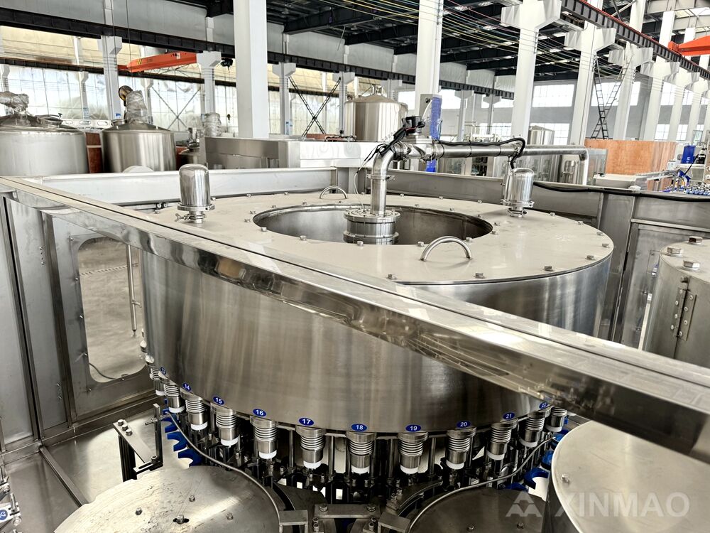 Macchina per il riempimento di bottiglie d'acqua: attrezzatura essenziale per gli impianti di imbottigliamento dell'acqua