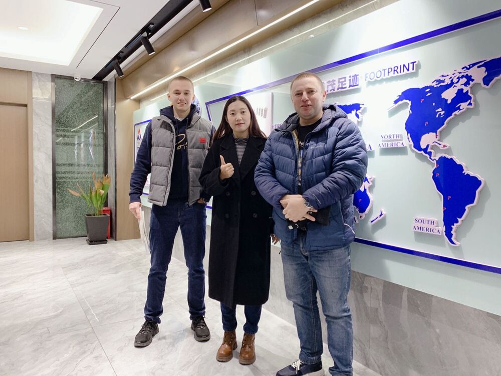 Les clients de Xinmao visitent l'usine et livrent les marchandises