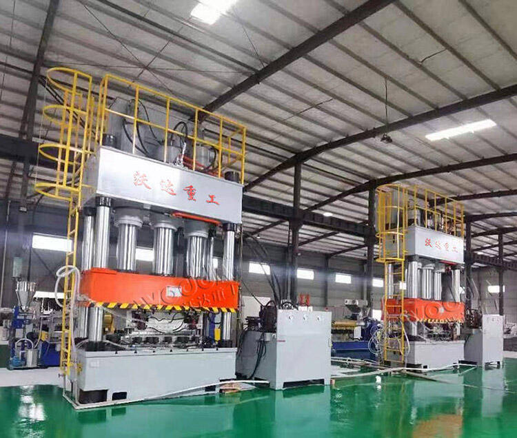 1000 ton four-column hydraulic press for molded plastic building formwork