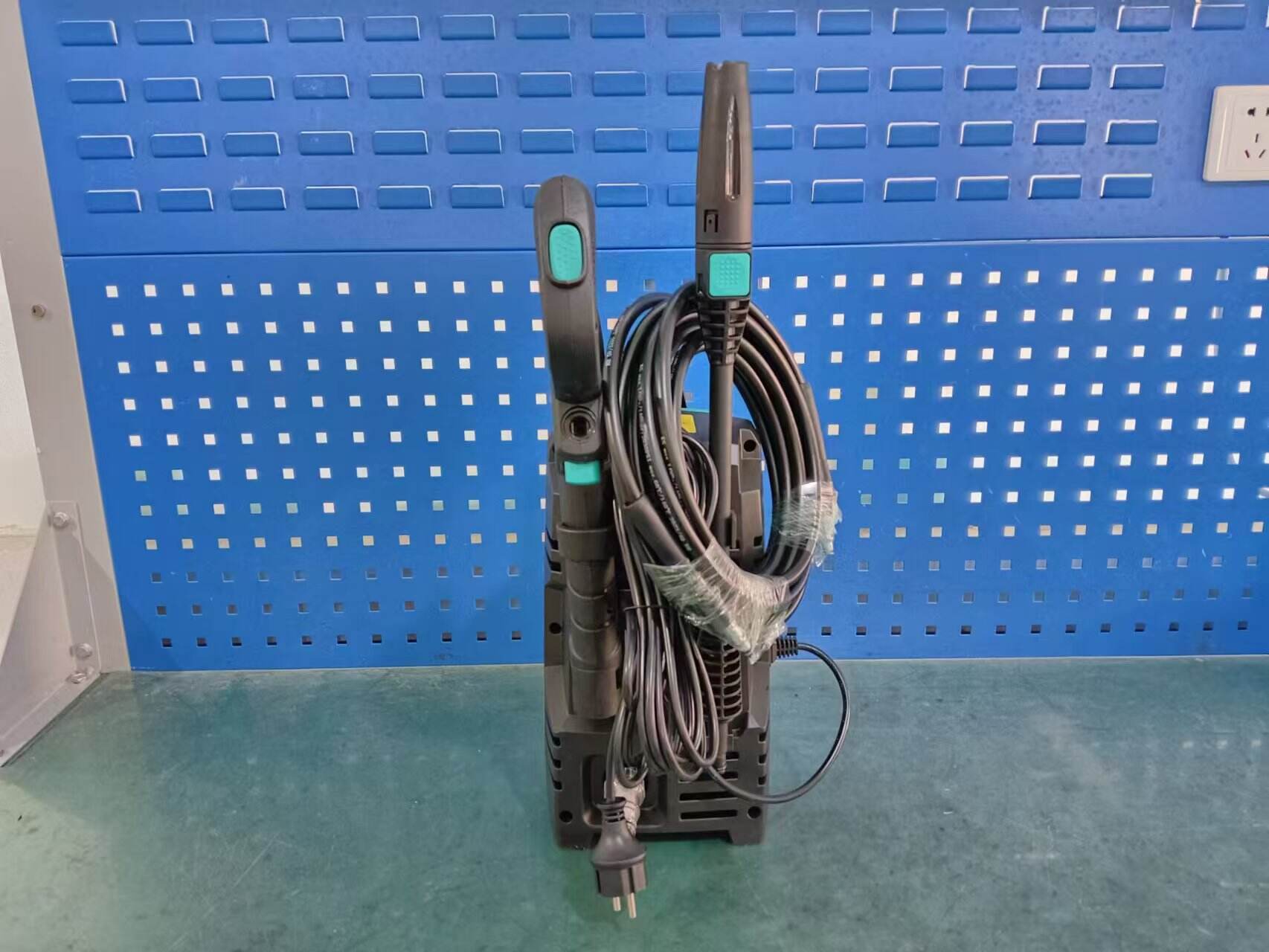 Versatile hose connectors for a variety of applications
