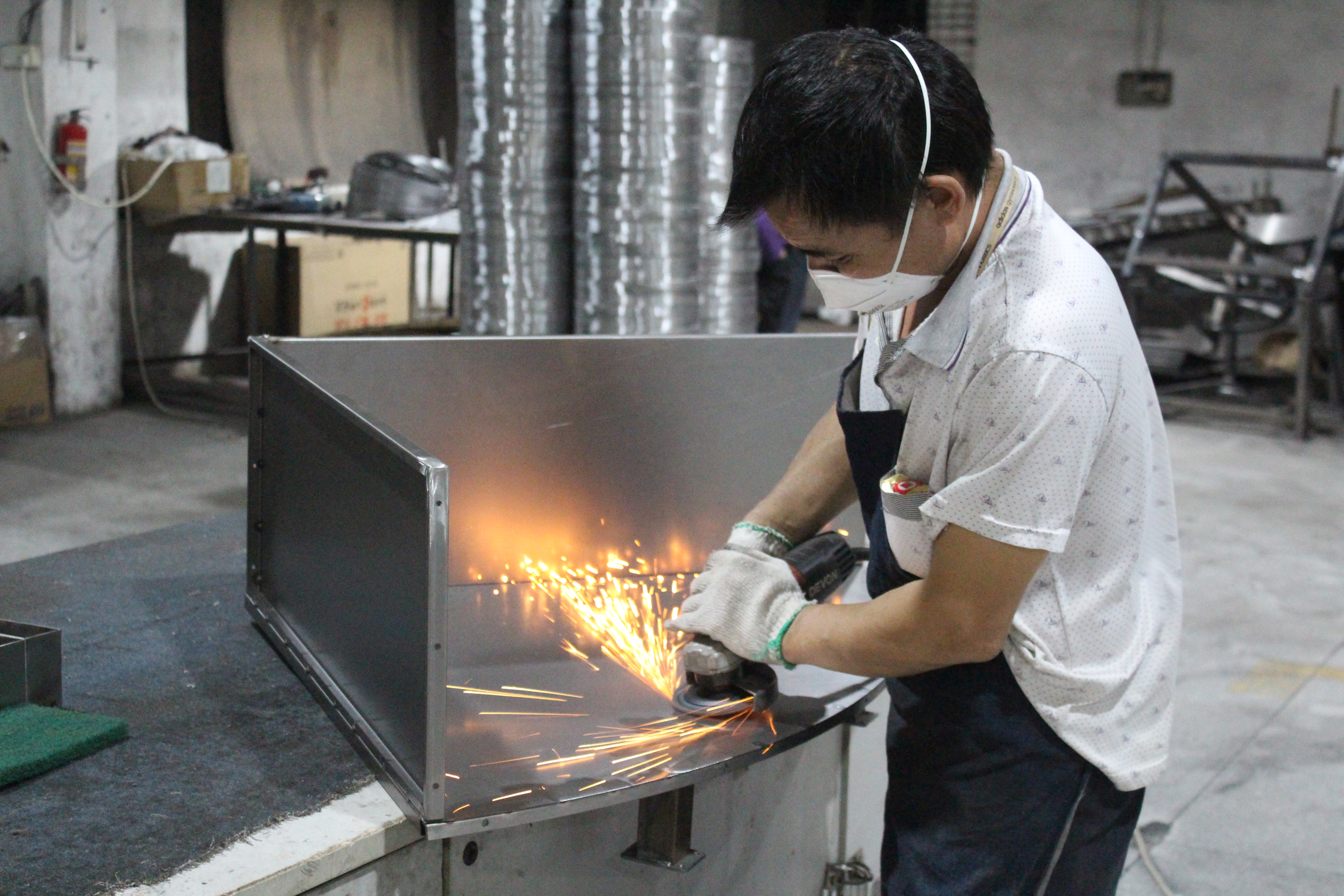 How to Choose Spraying, Electroplating, or Passivation for Better Cost-Effectiveness?