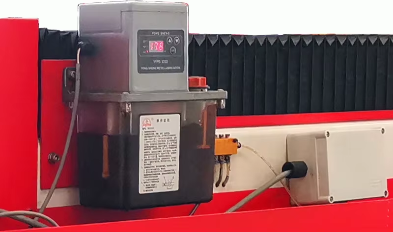 Centralised lubrication ensures constant oil feed