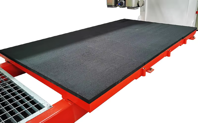 The optional rubber-faced work platform