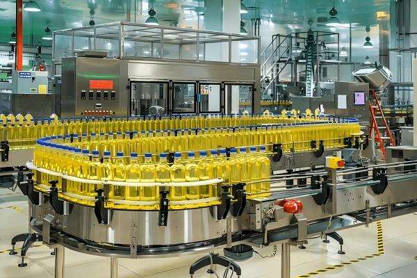 cooking-oil-sunflower-bottle-moving-600nw-2377979679(1).jpg
