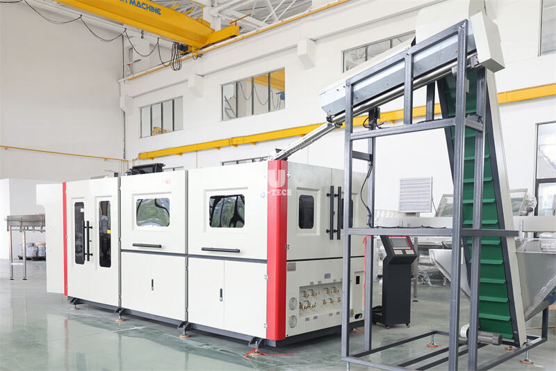 2. automatic bottle blowing machine.JPG