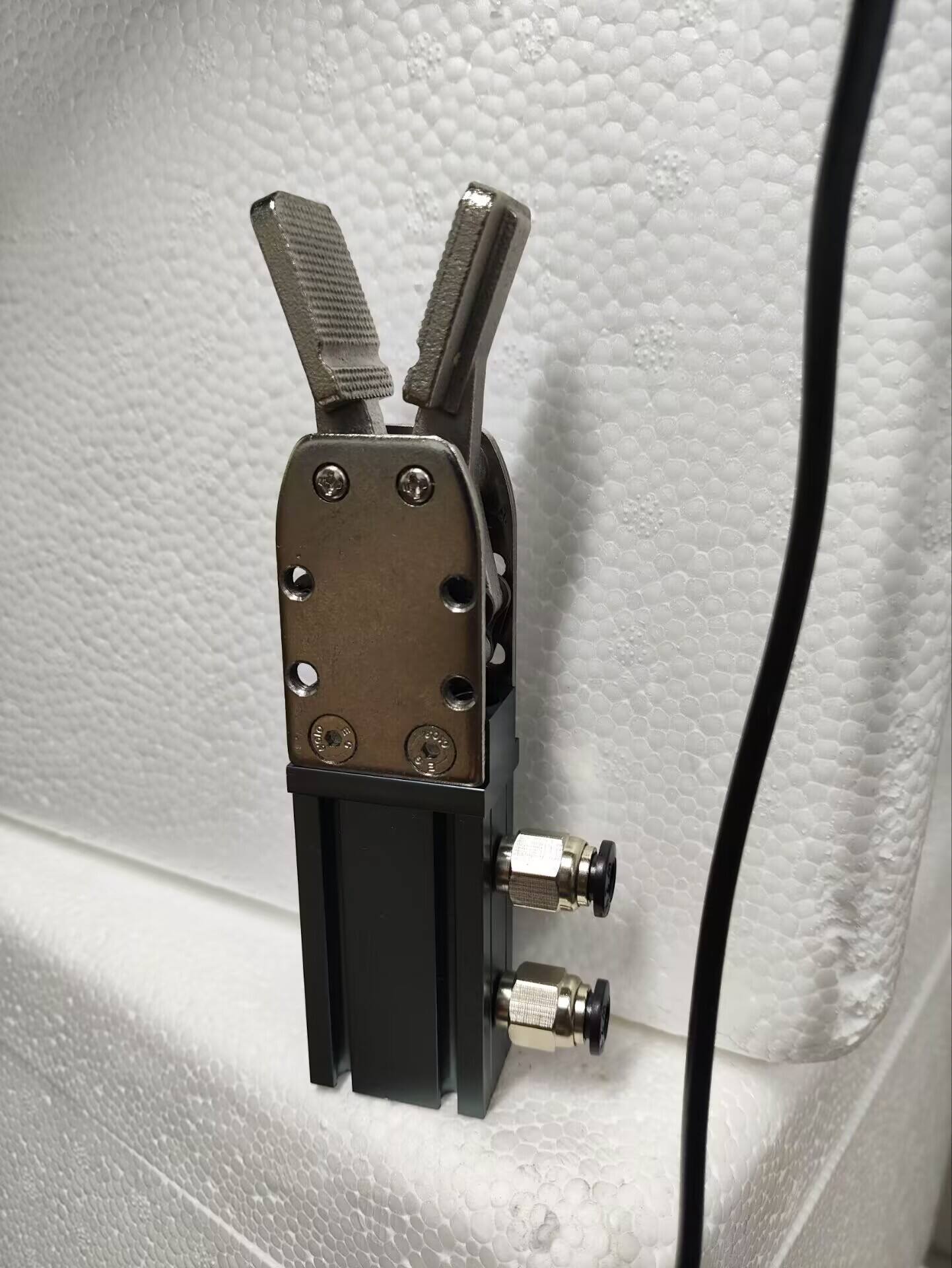 How to Choose the Right Pneumatic Clamps for Your Machining Needs?