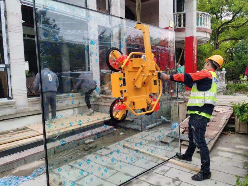 What Are the Benefits of Using Glass Vacuum Lifters for Heavy Loads?