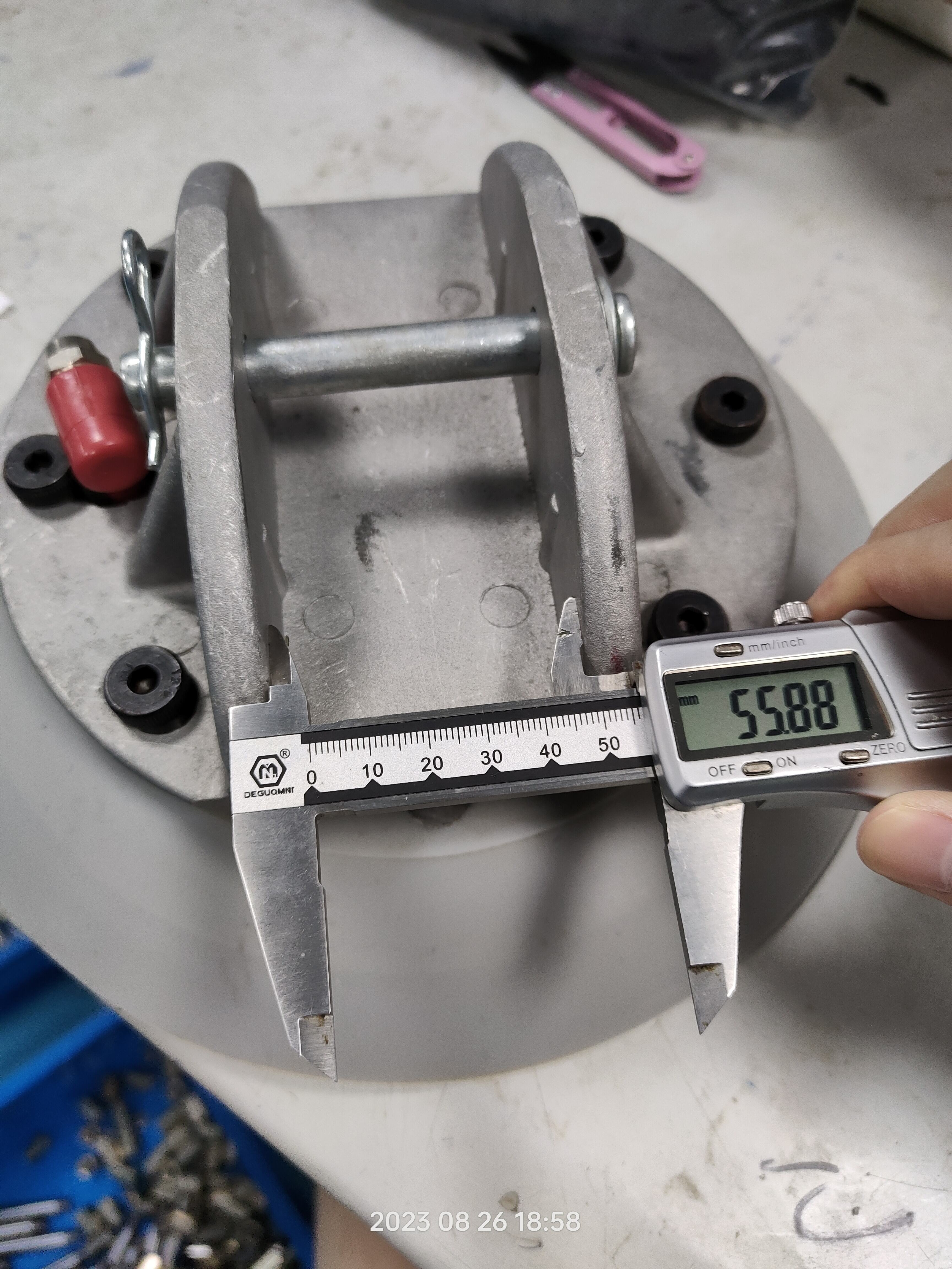 What Are the Top Features to Look for in Suction Cup Glass Lifters?