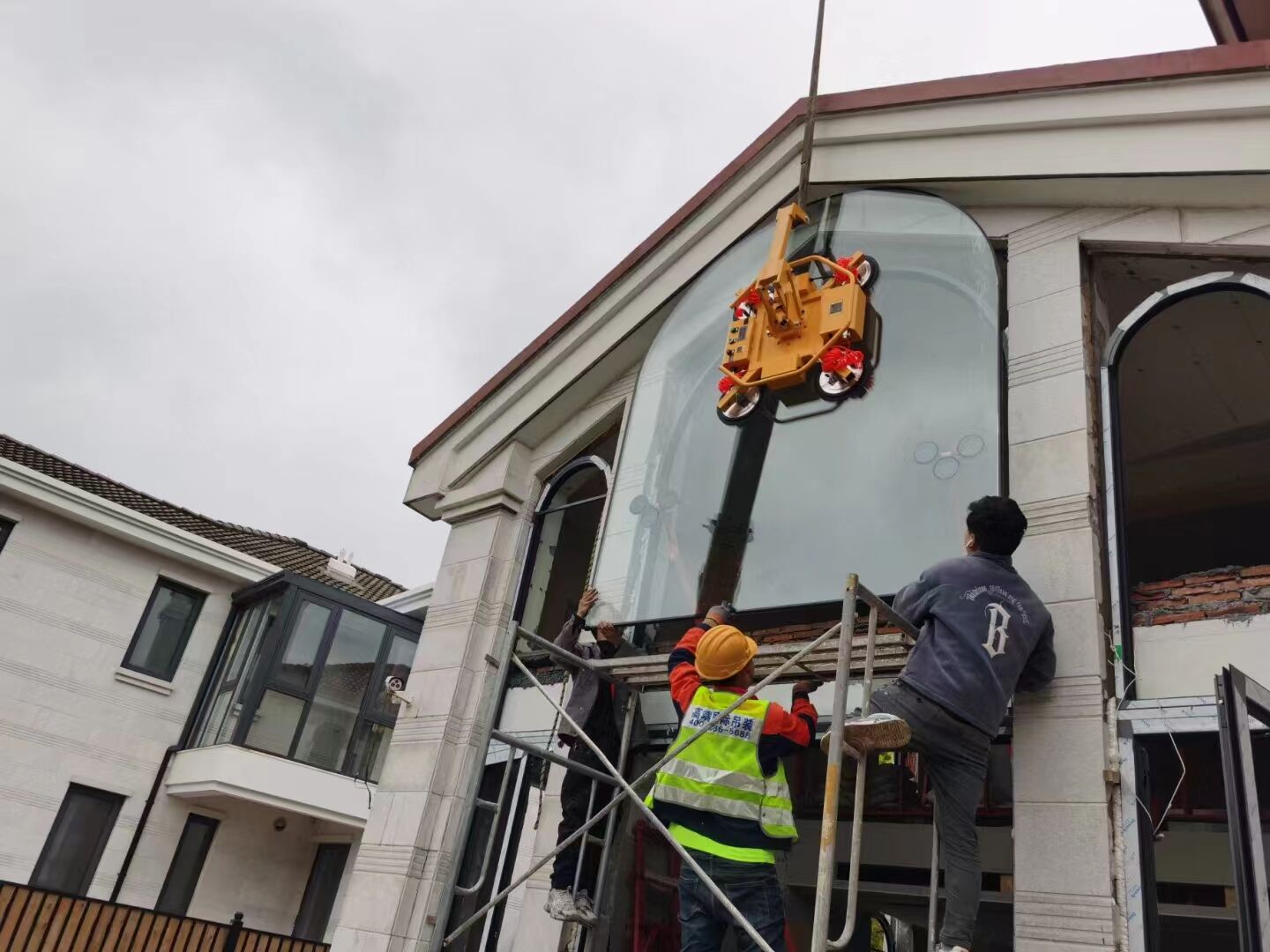How to Maximize Productivity with Advanced Glass Vacuum Lifting Solutions
