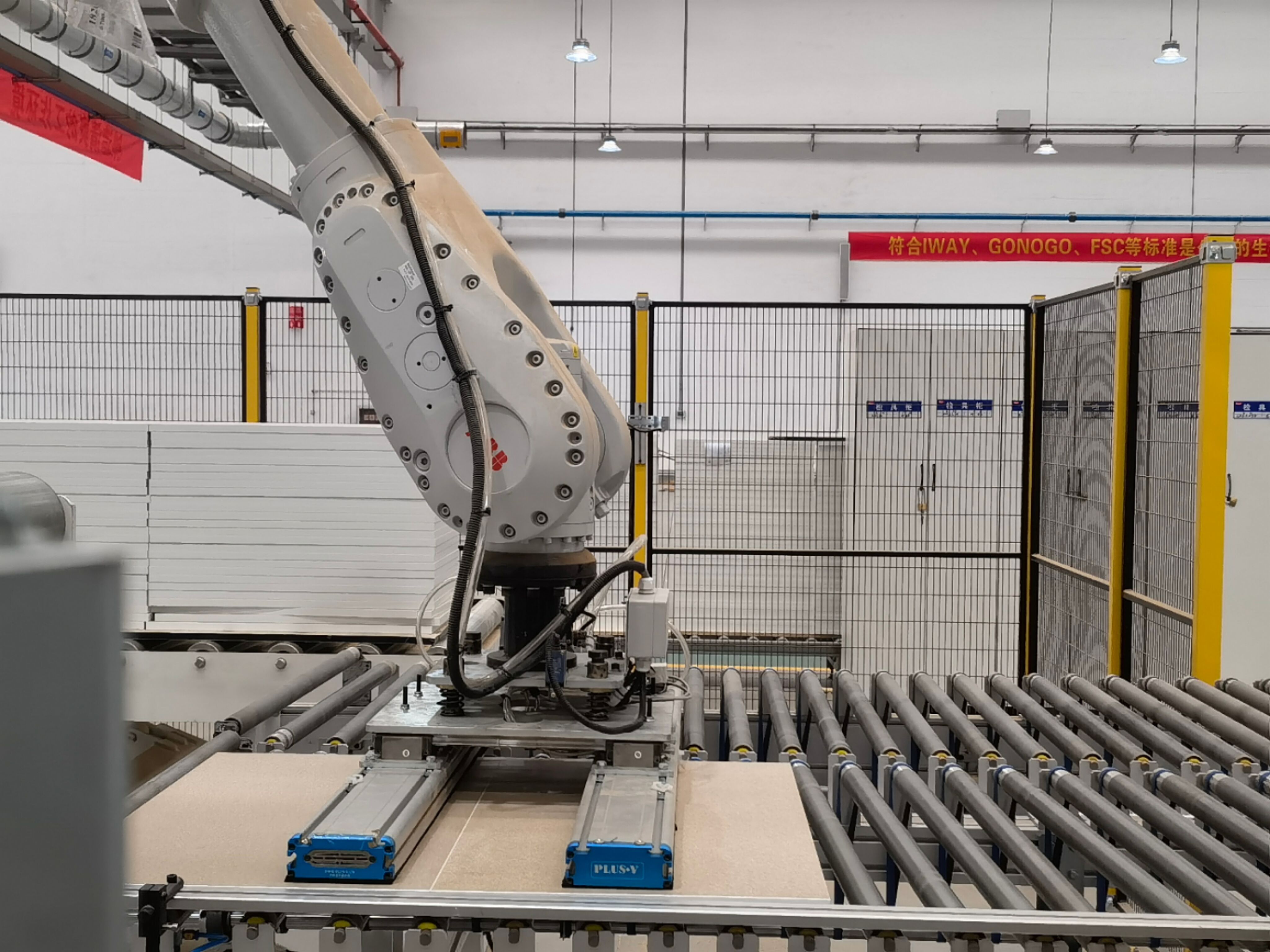 Integruoti kempinės vakuumo griebtukai – viską apima vienas sprendimas netolygiems ir porėtiems darbo objektams