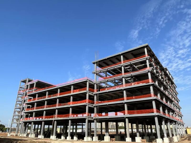 Impact des structures en acier sur les délais de construction