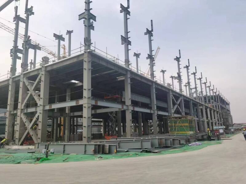 Steel Structures vs. Traditional Building Materials: A Comparison
