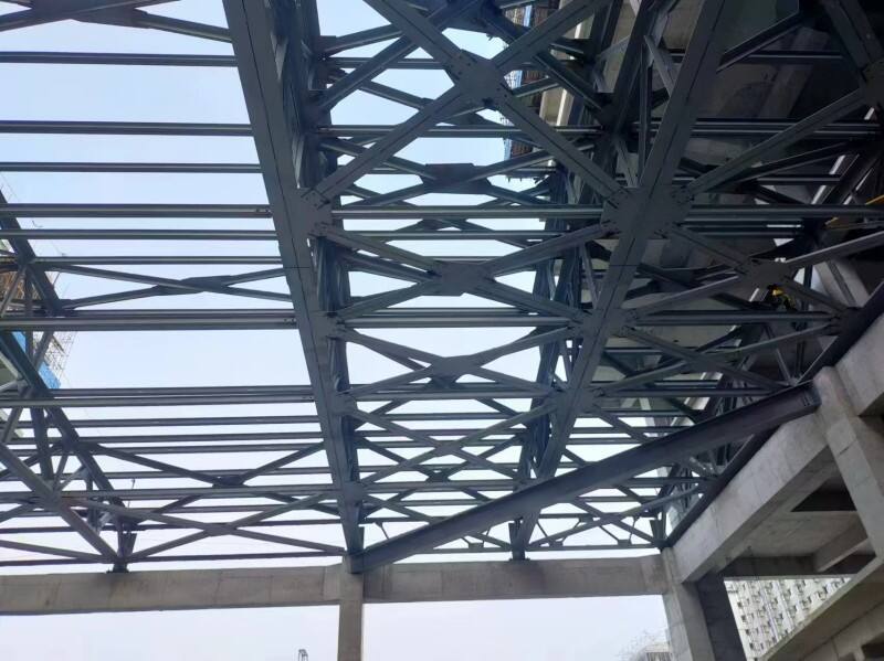 Şəhər Məkanları Üçün Effektiv Polad Konstruksiyalı Binaların Layihələndirilməsi