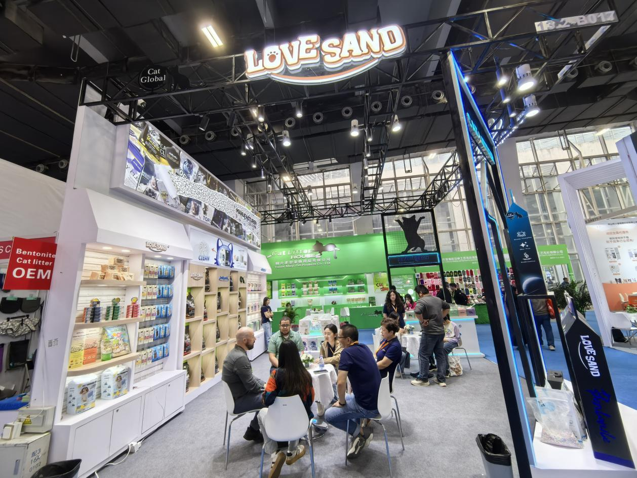 Pawsitive Innovations Await: Discover Top-Tier Bentonite & Tofu Cat Litter at CIPS