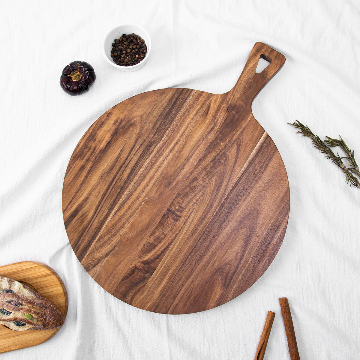 Доска для нарезки с торцевой древесиной: ручная работа, прочность и совершенство для гастрономических блюд