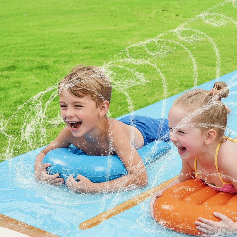 Εξωτερική υδροδιασκέδαση για λασπότοπο με 2 φουσκωτές πλακέτες ολίσθησης στο νερό και ψεκασμό, μακριές διαδρομές ολίσθησης για παιδιά