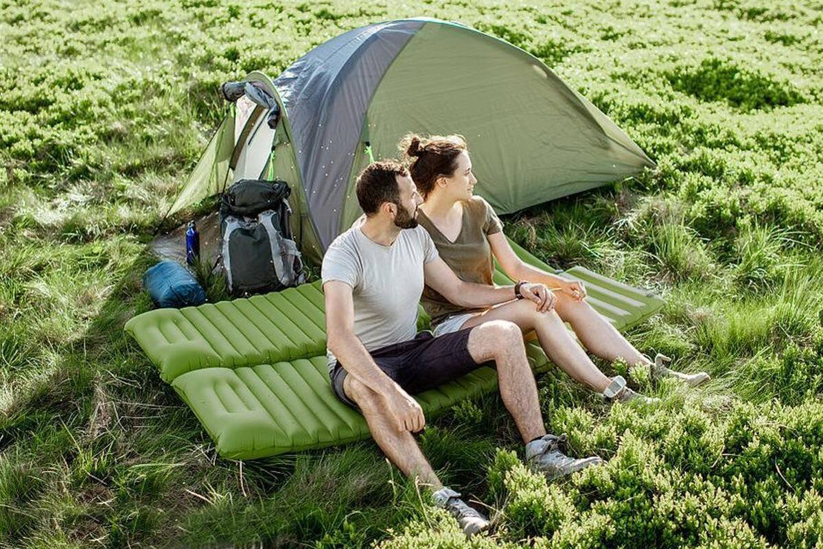 Ultralight Camping Sleeping Pad Inflatable Sleeping Mats with Built-in Foot Pump