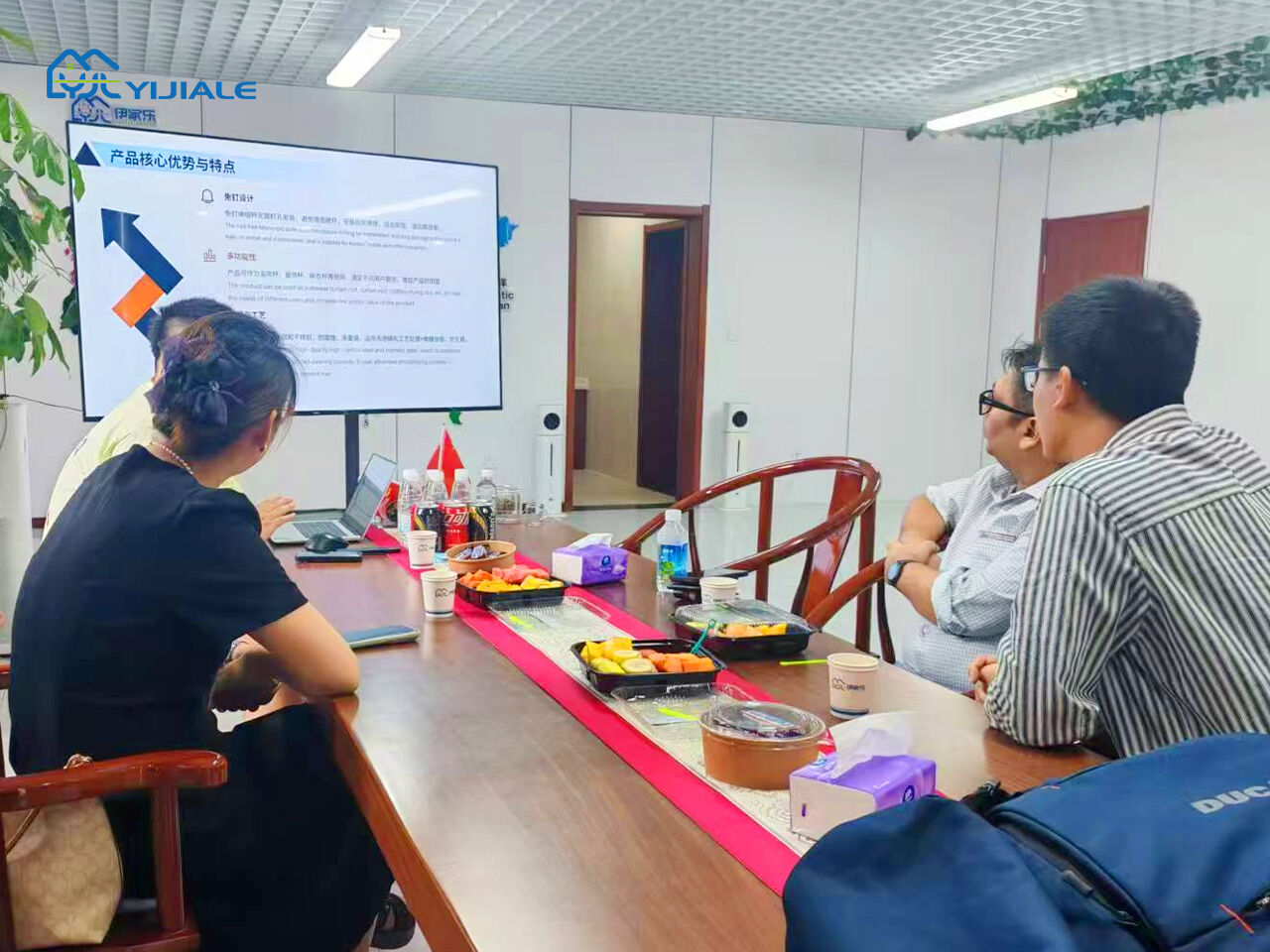 Partnership News: YIJIALE Signs Agreement with Renowned Design Studio to Elevate Industrial Style Product Development