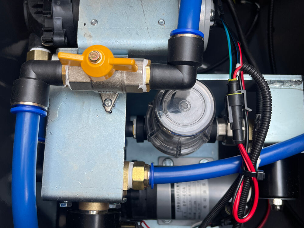 发动机仓Engine compartment.jpg