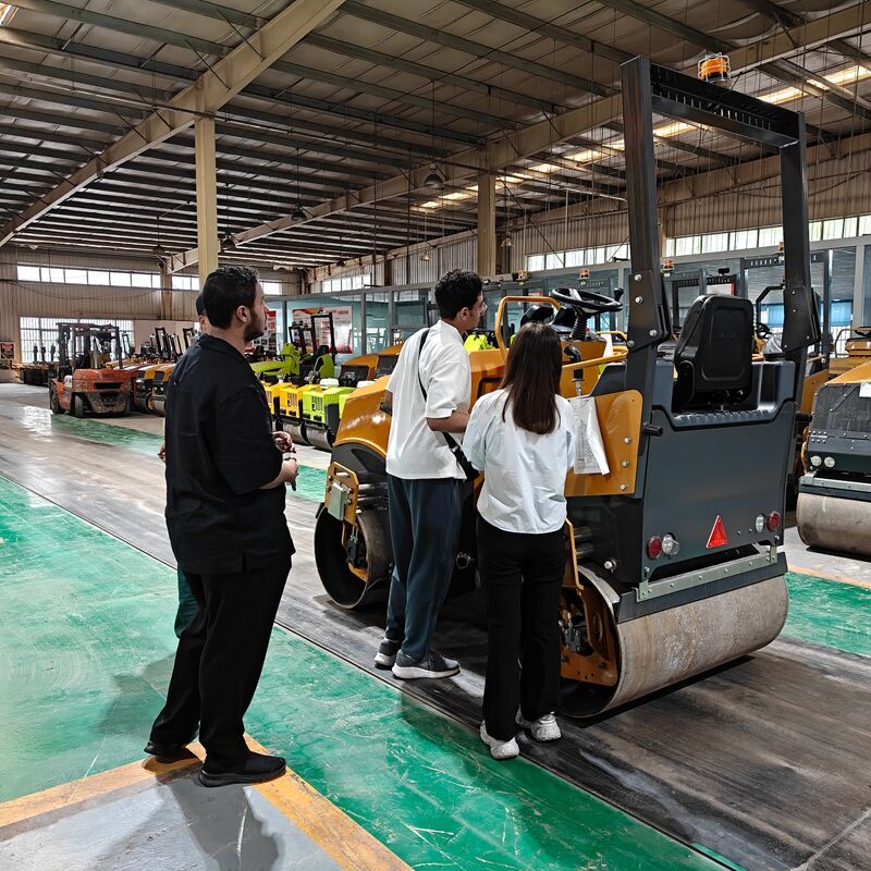International Exchange: Middle East Clients Visit Our Factory