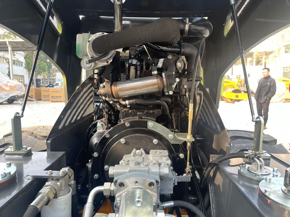 发动机仓Engine compartment.jpg