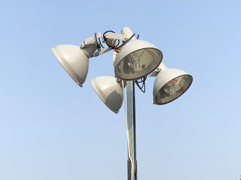 卤素灯Metal halide lamp.jpg