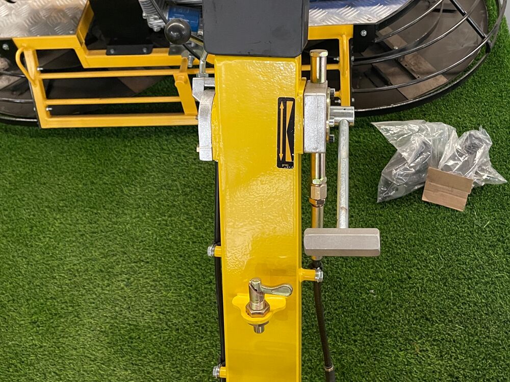 操纵杆Adjustable armrests.jpg