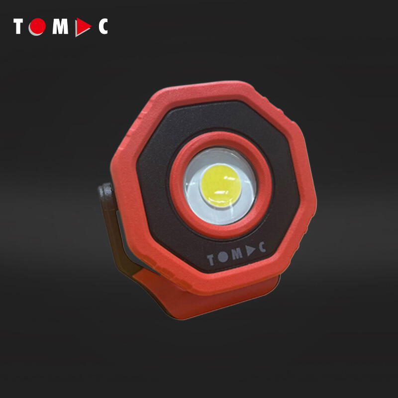 TC0515 TOMAC Projecteur de poche 700 lm
