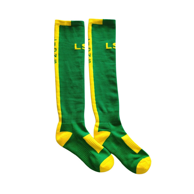 105 skreddersydde strikkede prestasjonsfotballstrømper med jacquard-lagdesign og behagelig passform for bruk på kampdager