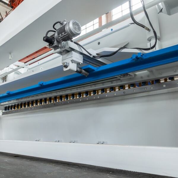 Ipari alkalmazásokhoz való nyíró gép: A RAYMAX sokoldalú eszköze